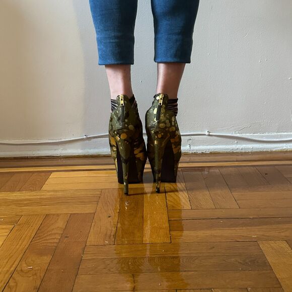 London Trash Ceres Camouflage Green Plagform 6 inch heel - Picture 4 of 7